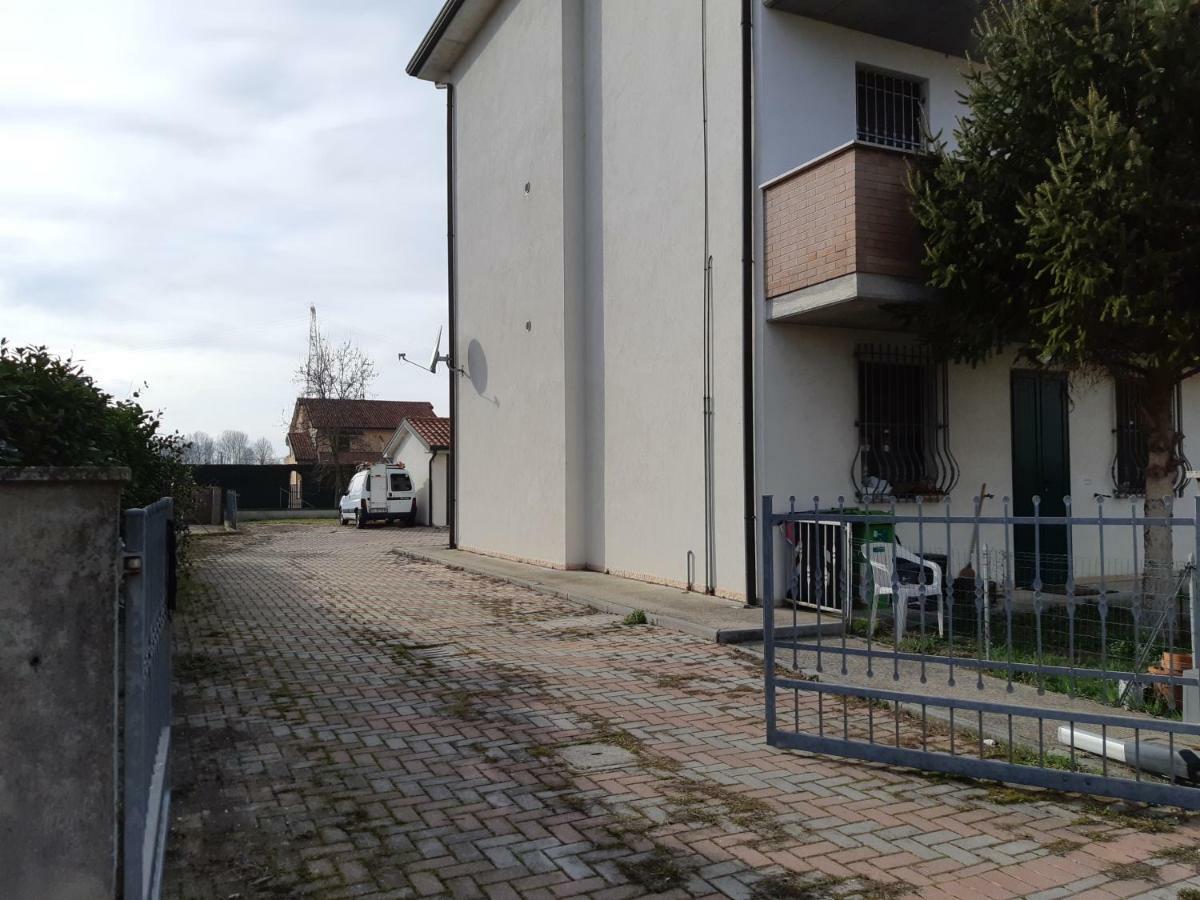 Il Grande Fiume Lägenhet Occhiobello Exteriör bild